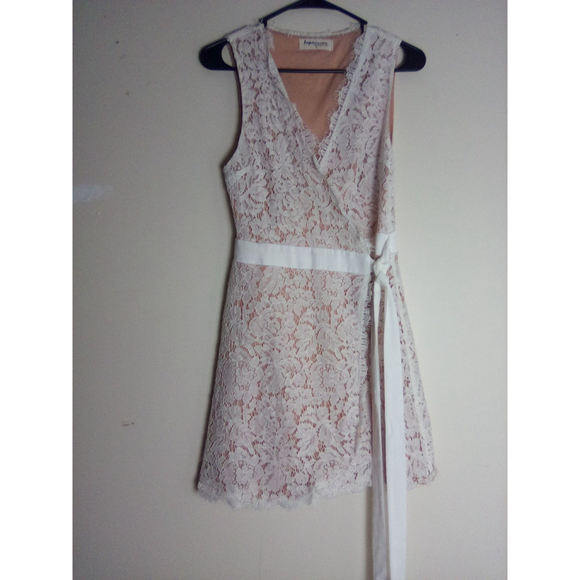 IMPRESSIONS DRESS SIZE SMALL - Picture 3 of 6